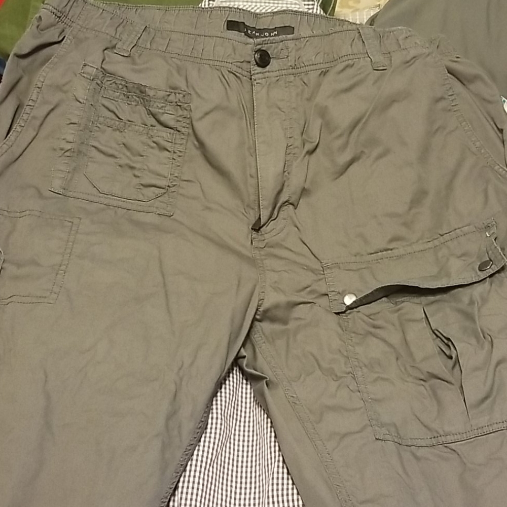 Men's Sean John cargo pants. Size 40
